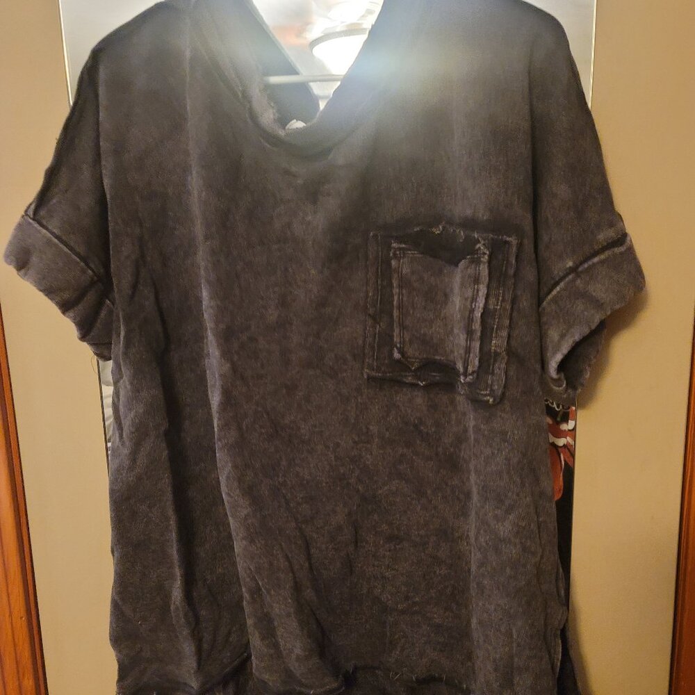 Zenana Loose Distressed Black Top 2X